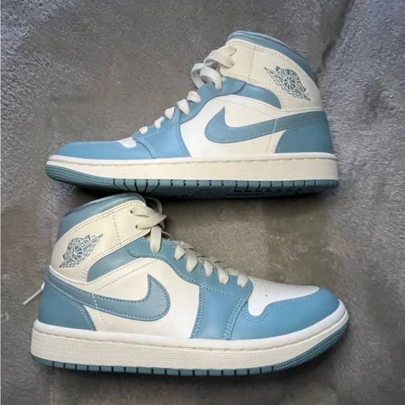BNw/Box Baby Blue/White Jordans - Picture 2 of 3